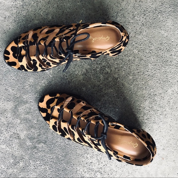 Qupid Core Animal print Stacked Wood Heeled Sandal - Picture 6 of 7